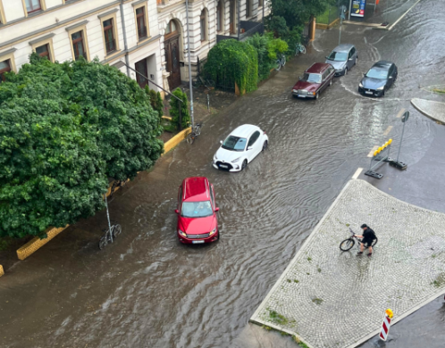 August-Bebel-Straße überschwemmt